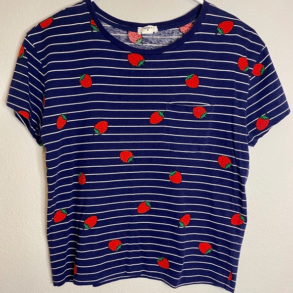 💜F21- Strawberry 🍓 And Navy Adorable Top -Small - Picture 1 of 8